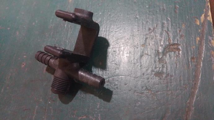 8231007 CUERPO EN "T" 3/8 PLASTICO COMPLETO