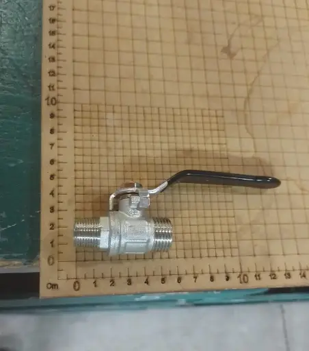 [60903003] 8306004 LLAVE 3/8 X 1/2 IZQUIERDA